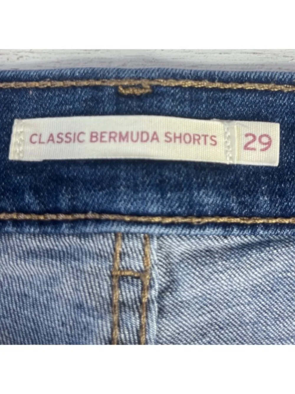 Levis Classic Bermuda Denim Shorts Womens Size 29 Dark Wash Summer